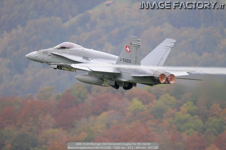 2009-10-08 Meiringen 540 McDonnell Douglas FA-18C Hornet.jpg